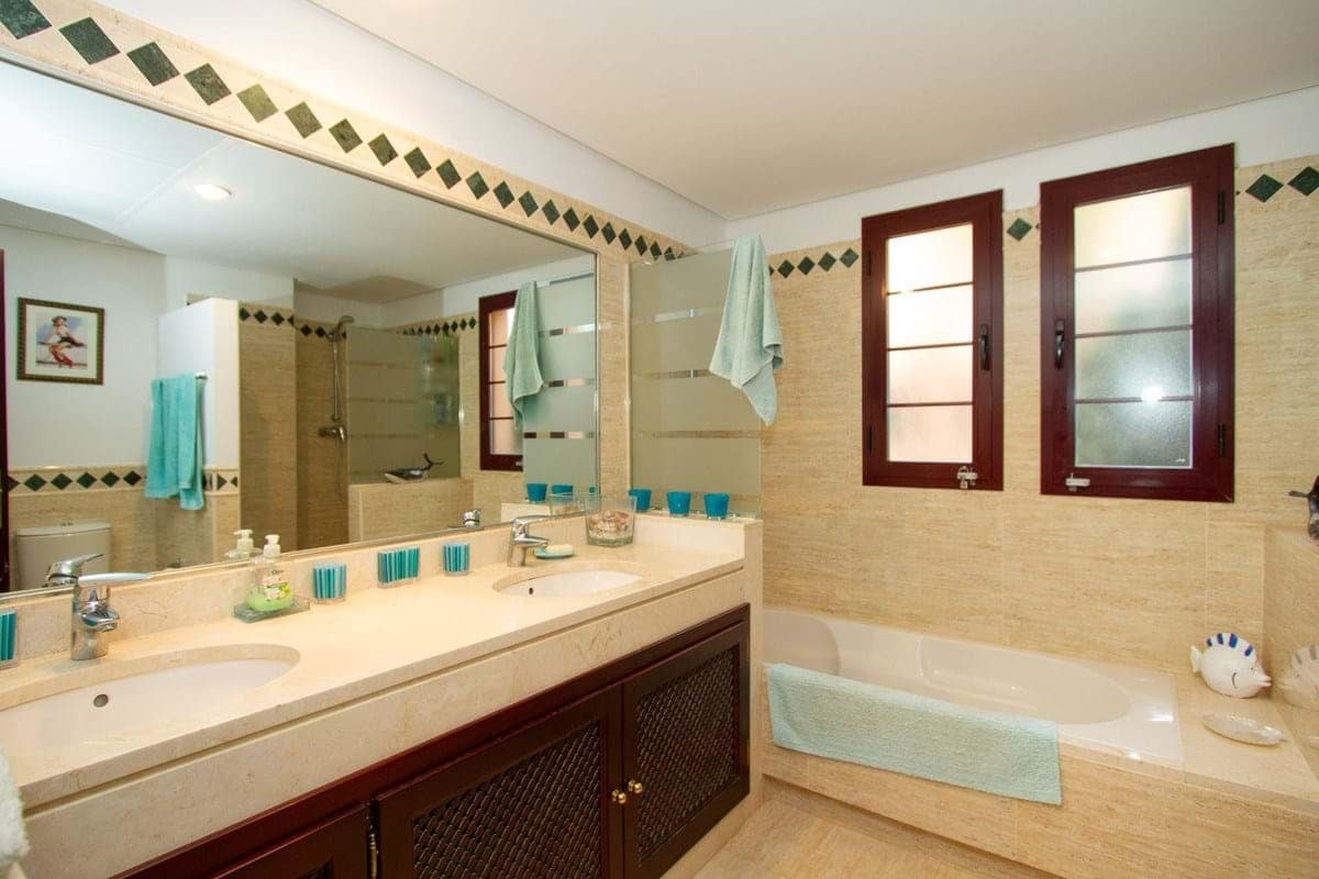 2 bedroom Apartment for sale in Marbella with pool garage - € 309,000 (Ref: 9209021)