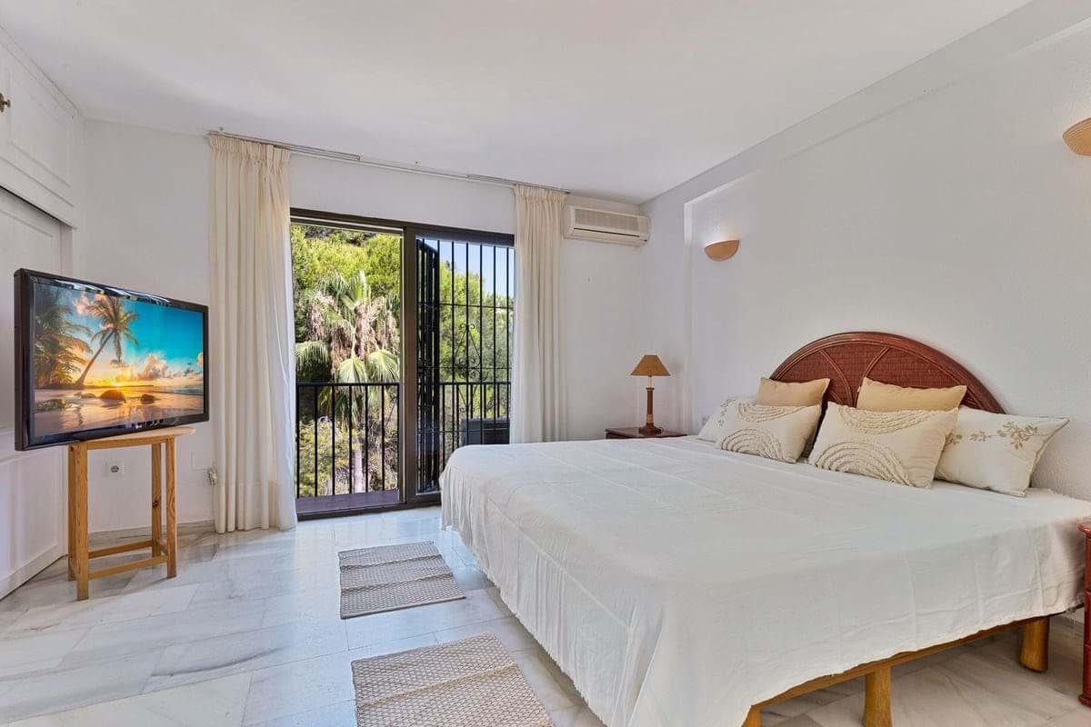 2 bedroom Apartment for sale in Mijas with pool - € 299,900 (Ref: 9209022)
