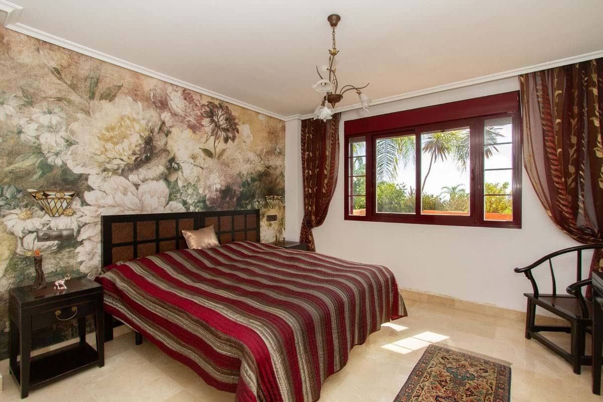2 bedroom Apartment for sale in Marbella with pool garage - € 340,000 (Ref: 9209046)