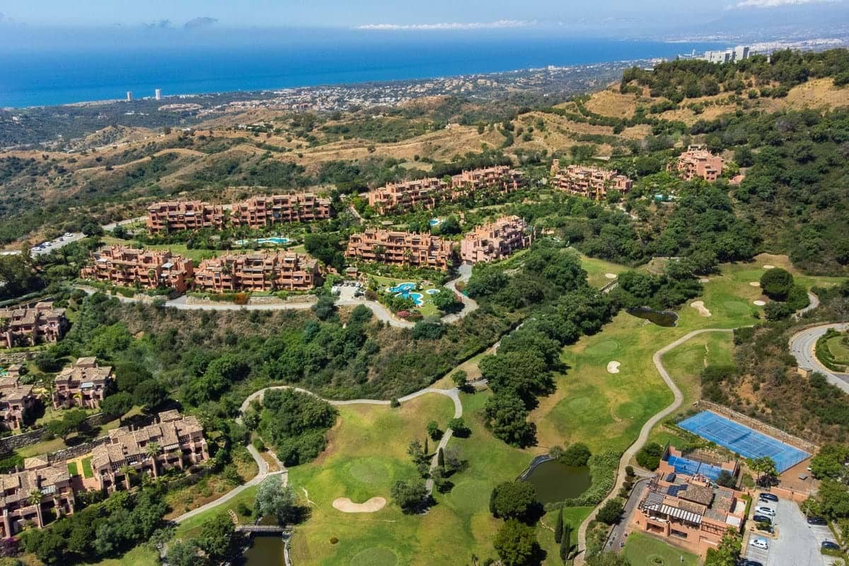 2 bedroom Apartment for sale in Marbella with pool garage - € 340,000 (Ref: 9209046)