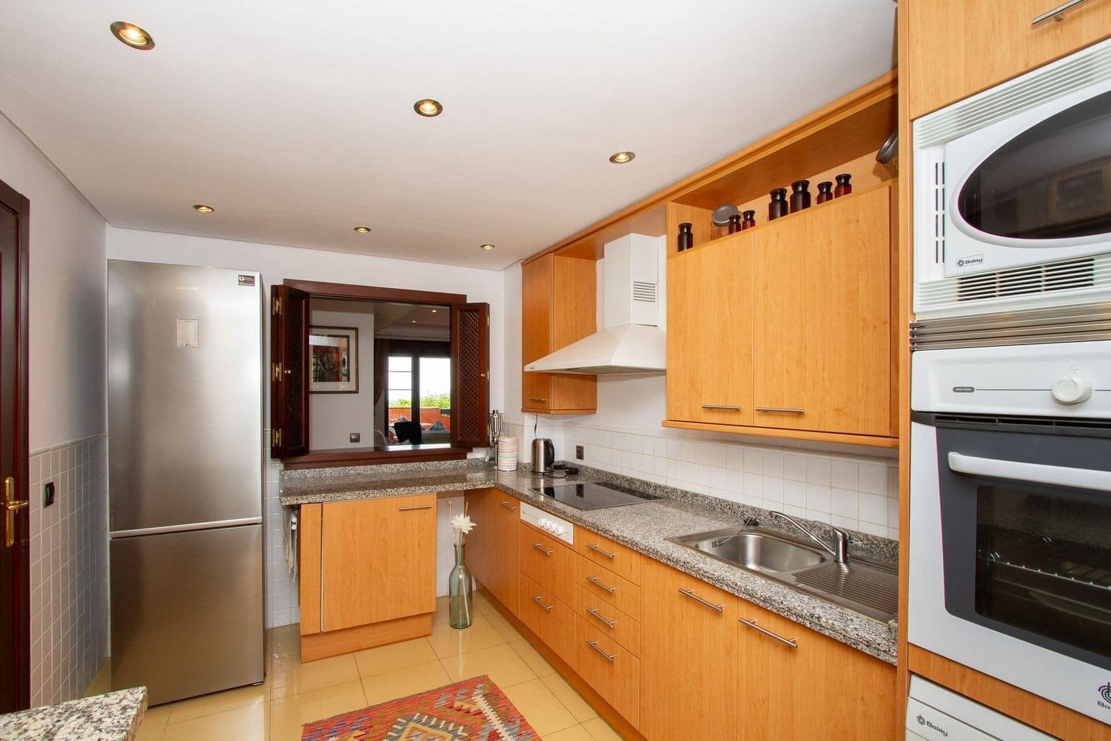 2 bedroom Apartment for sale in Marbella with pool garage - € 340,000 (Ref: 9209046)