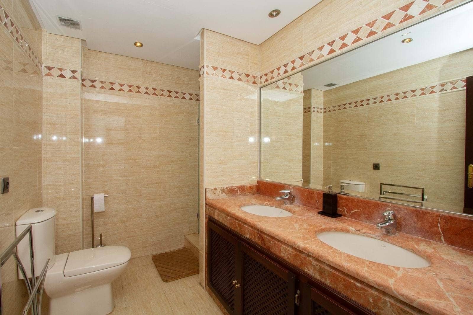 2 bedroom Apartment for sale in Marbella with pool garage - € 340,000 (Ref: 9209046)