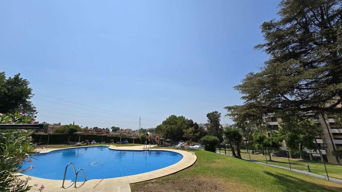 2 bedroom Apartment for sale in Marbella with pool garage - € 349,000 (Ref: 9209351)