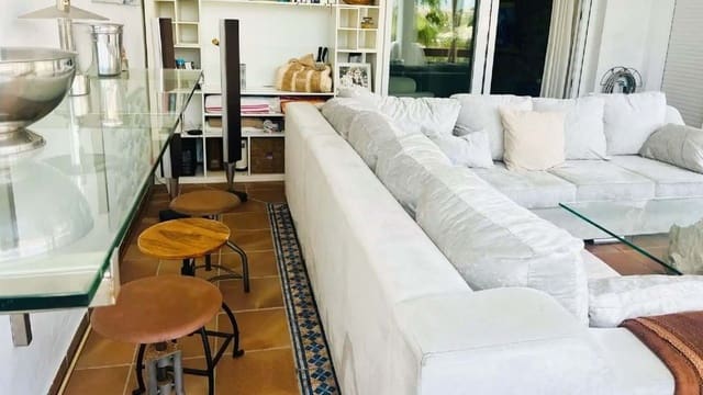 Apartamento de 2 habitaciones en Cancelada, Estepona en venta con piscina garaje - 364.900 € (Ref: 9209384)