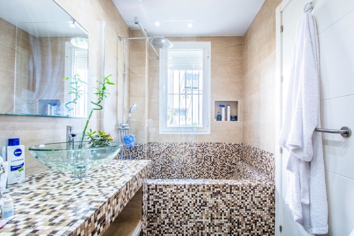 2 bedroom Apartment for sale in Marbella with pool garage - € 359,000 (Ref: 9209385)