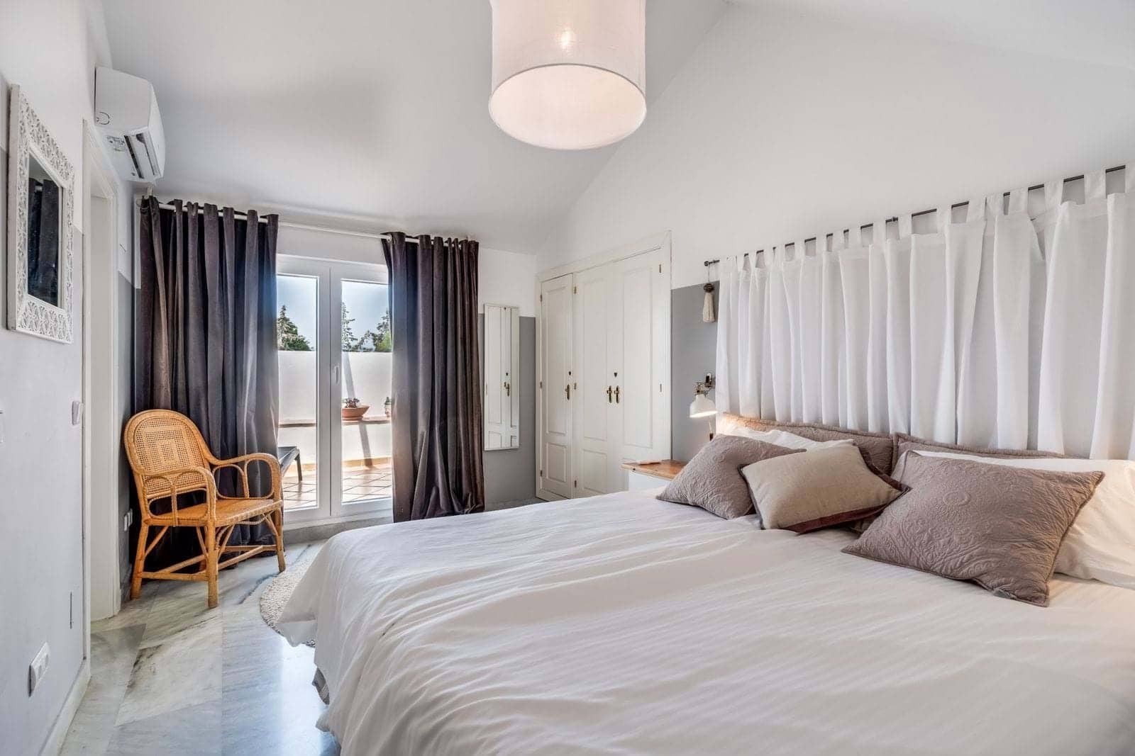 2 bedroom Apartment for sale in Marbella with pool garage - € 560,000 (Ref: 9219271)