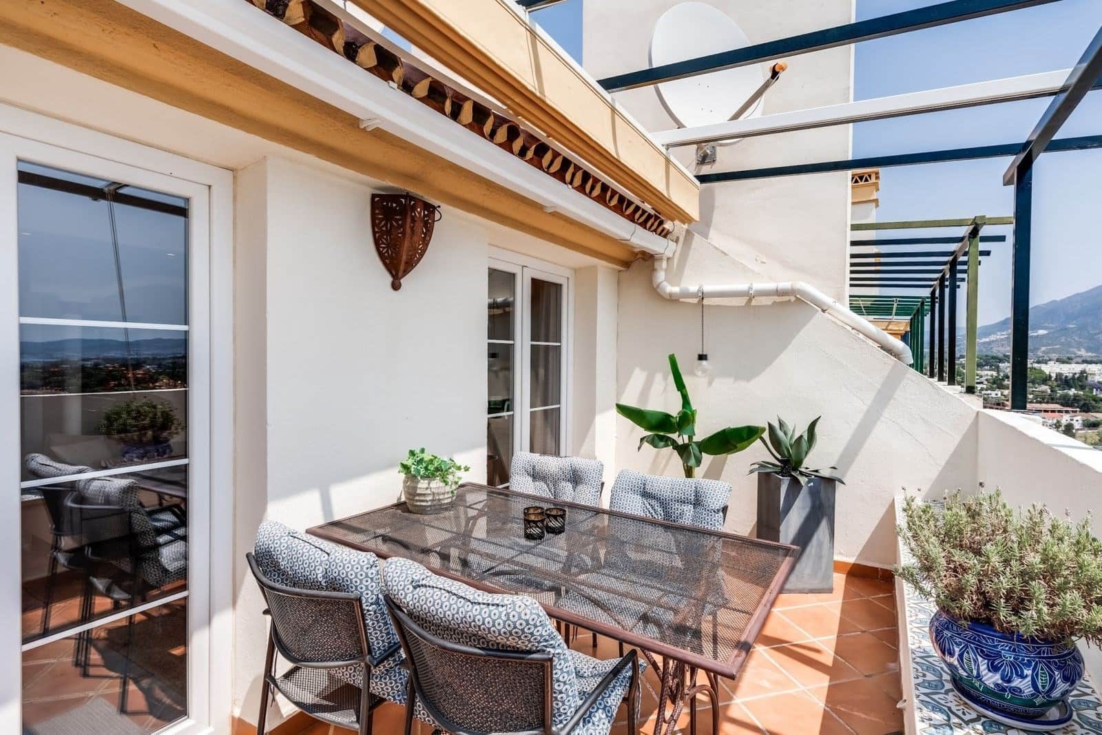 2 bedroom Apartment for sale in Marbella with pool garage - € 560,000 (Ref: 9219271)