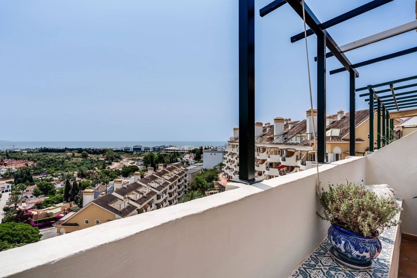 2 bedroom Apartment for sale in Marbella with pool garage - € 560,000 (Ref: 9219271)