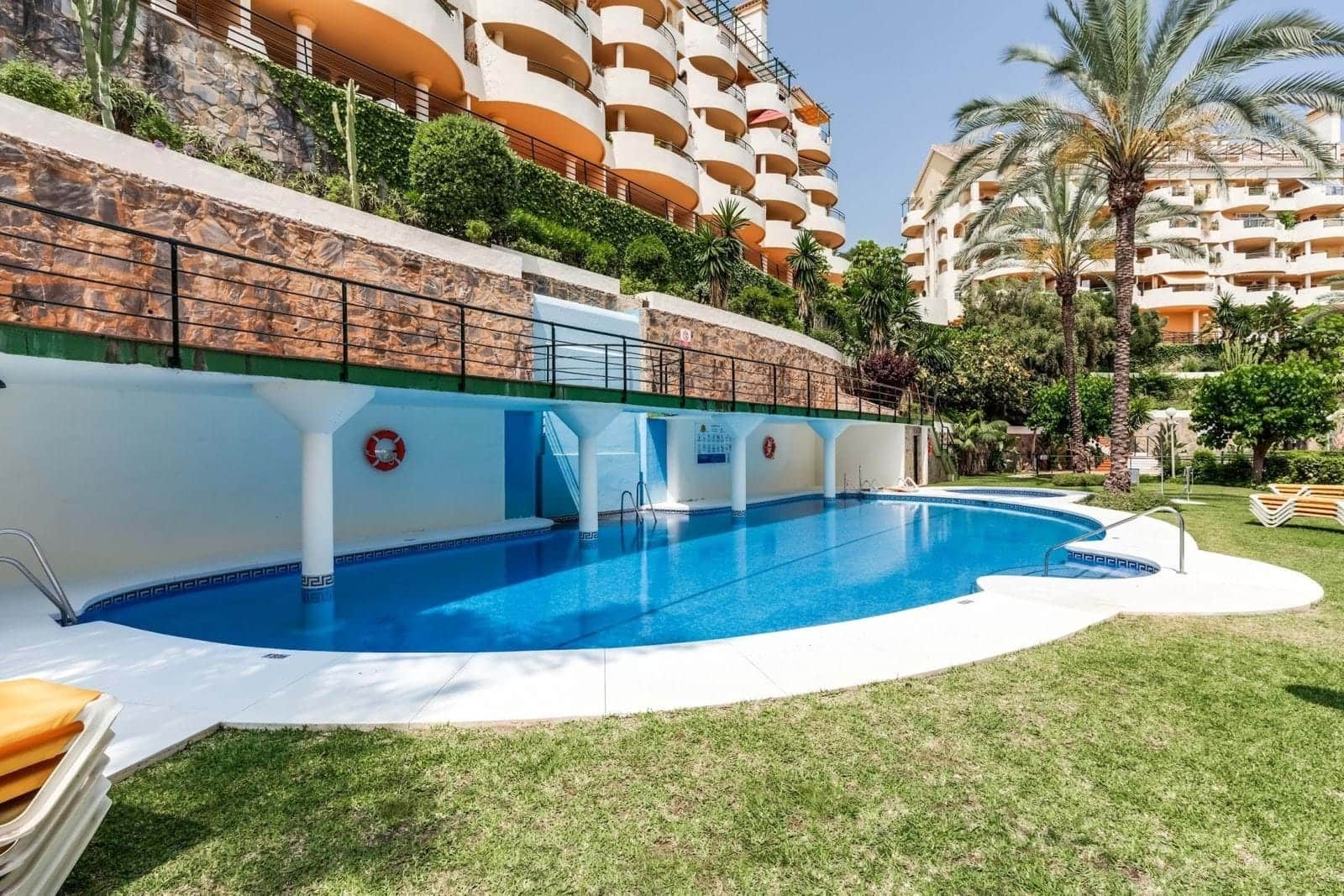 2 bedroom Apartment for sale in Marbella with pool garage - € 560,000 (Ref: 9219271)