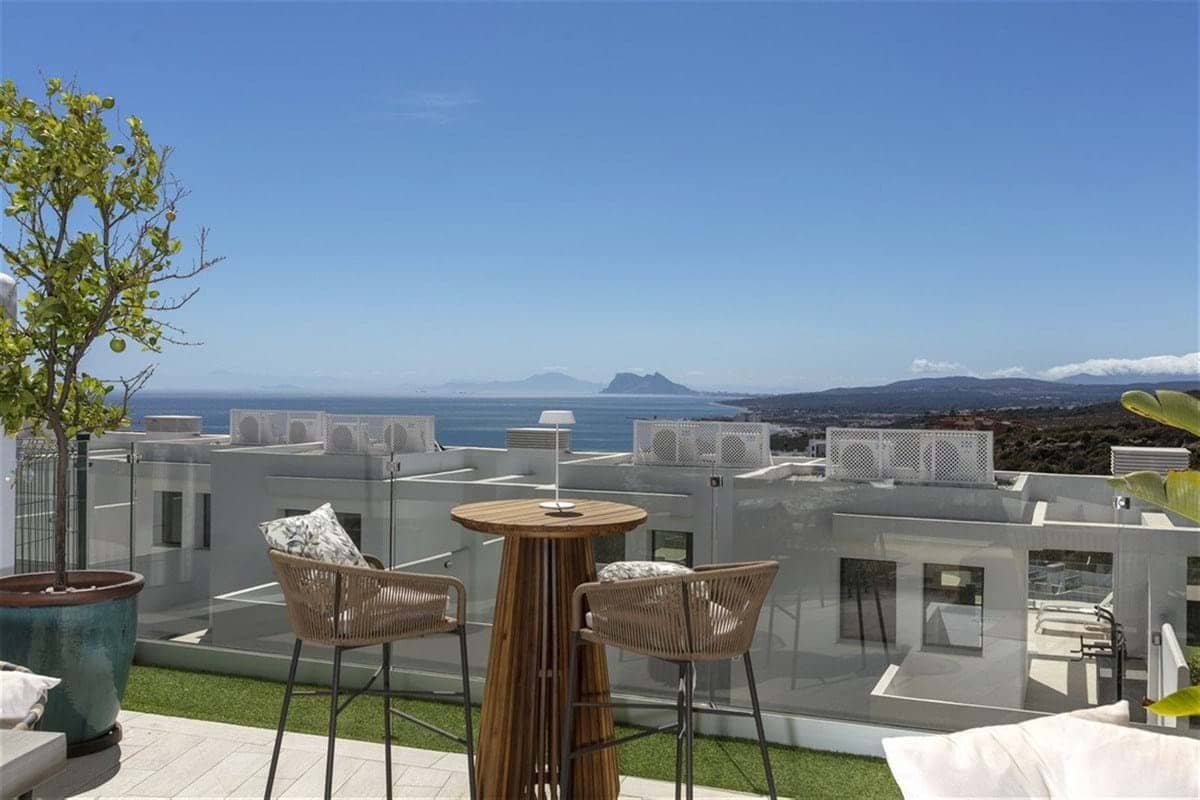 3 sypialnia Dom na sprzedaż w Manilva z basenem garażem - 875 000 € (Ref: 9228171)