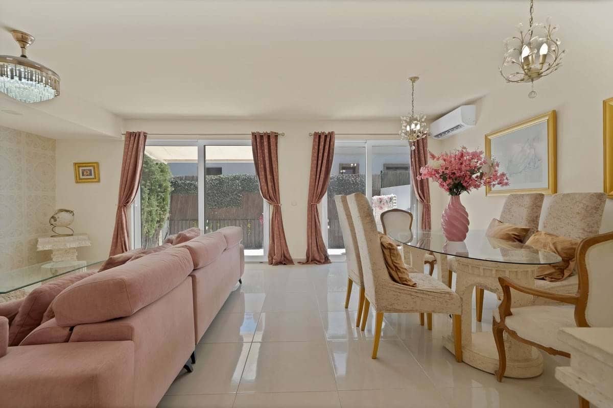 4 bedroom Townhouse for sale in Marbella with pool garage - € 650,000 (Ref: 9230257)