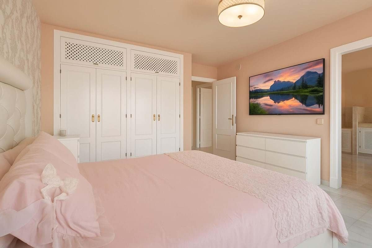 4 bedroom Townhouse for sale in Marbella with pool garage - € 650,000 (Ref: 9230257)