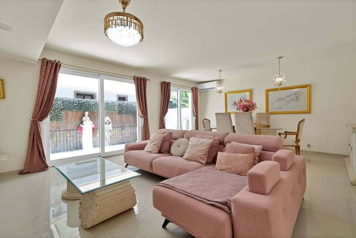 4 bedroom Townhouse for sale in Marbella with pool garage - € 650,000 (Ref: 9230257)