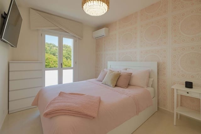 4 bedroom Townhouse for sale in Marbella with pool garage - € 650,000 (Ref: 9230257)