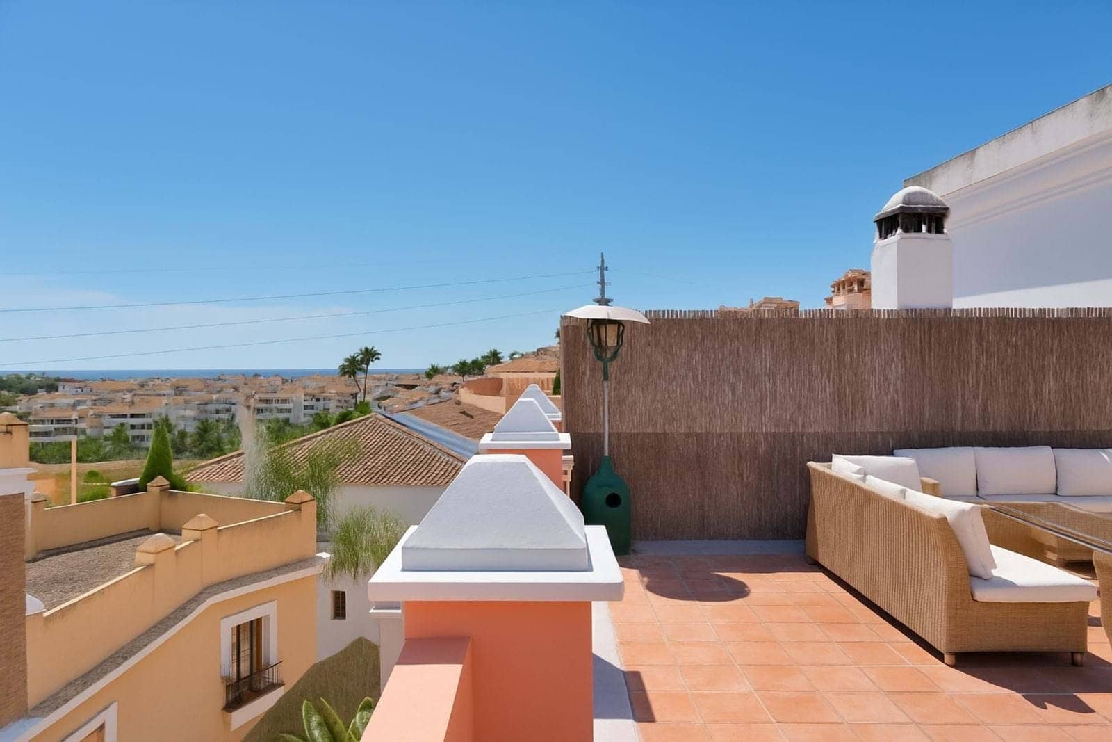 4 bedroom Townhouse for sale in Marbella with pool garage - € 650,000 (Ref: 9230257)