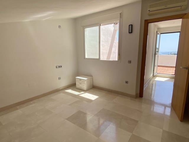 3 sypialnia Dom na sprzedaż w Manilva z basenem garażem - 489 000 € (Ref: 9230280)