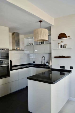 2 makuuhuone Huoneisto myytävänä paikassa Fuengirola mukana uima-altaan 
autotalli - 620 000 € (Ref: 9230730)