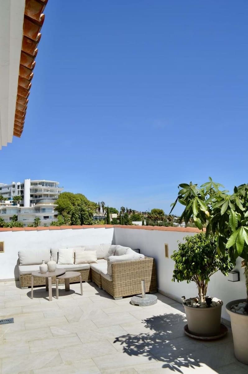 2 makuuhuone Huoneisto myytävänä paikassa Fuengirola mukana uima-altaan 
autotalli - 620 000 € (Ref: 9230730)