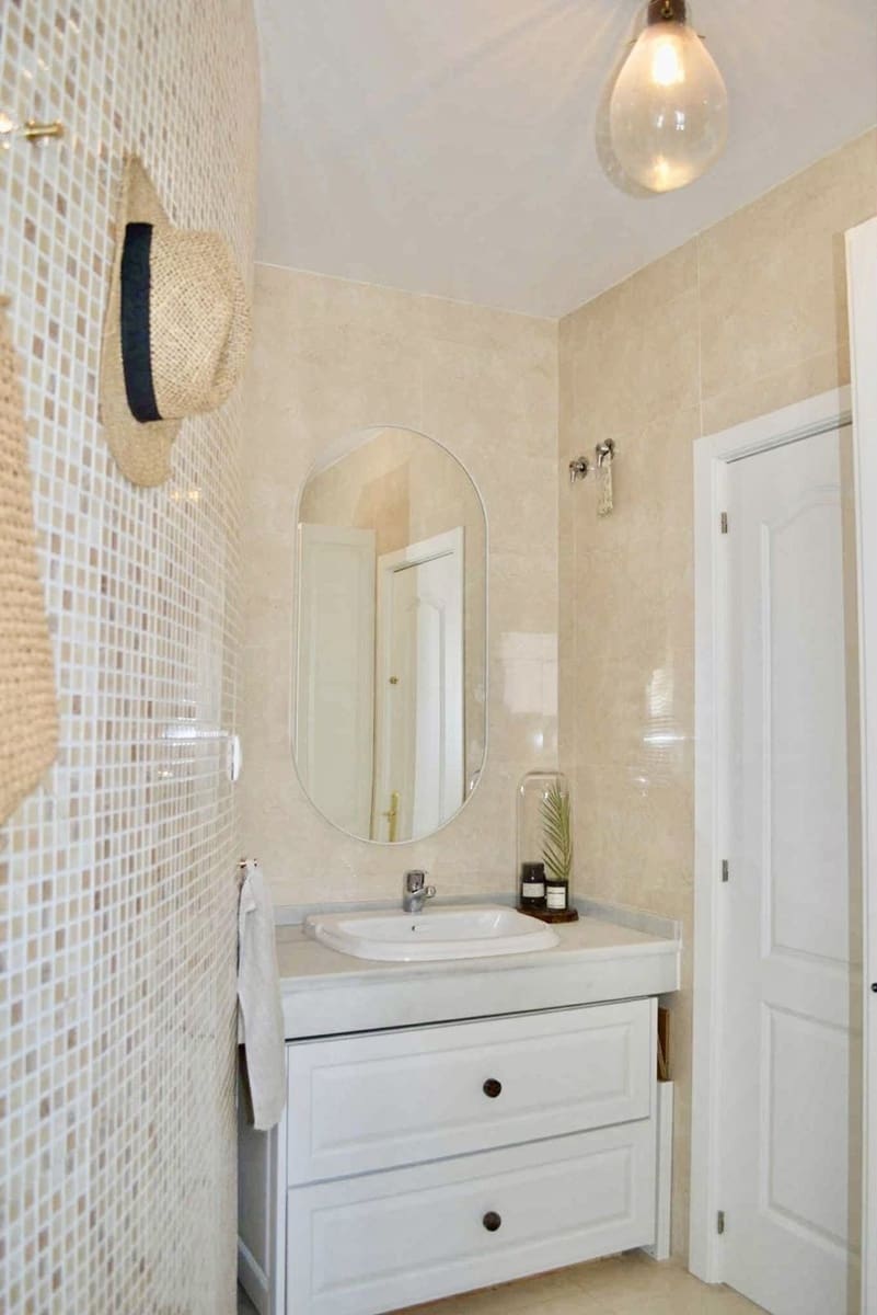 2 makuuhuone Huoneisto myytävänä paikassa Fuengirola mukana uima-altaan 
autotalli - 620 000 € (Ref: 9230730)