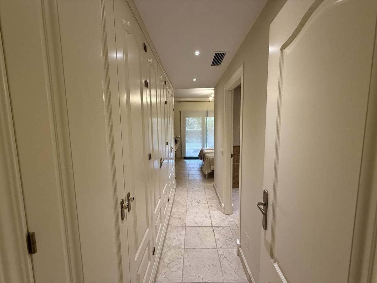 3 bedroom Apartment for sale in Estepona with pool garage - € 745,000 (Ref: 9231292)