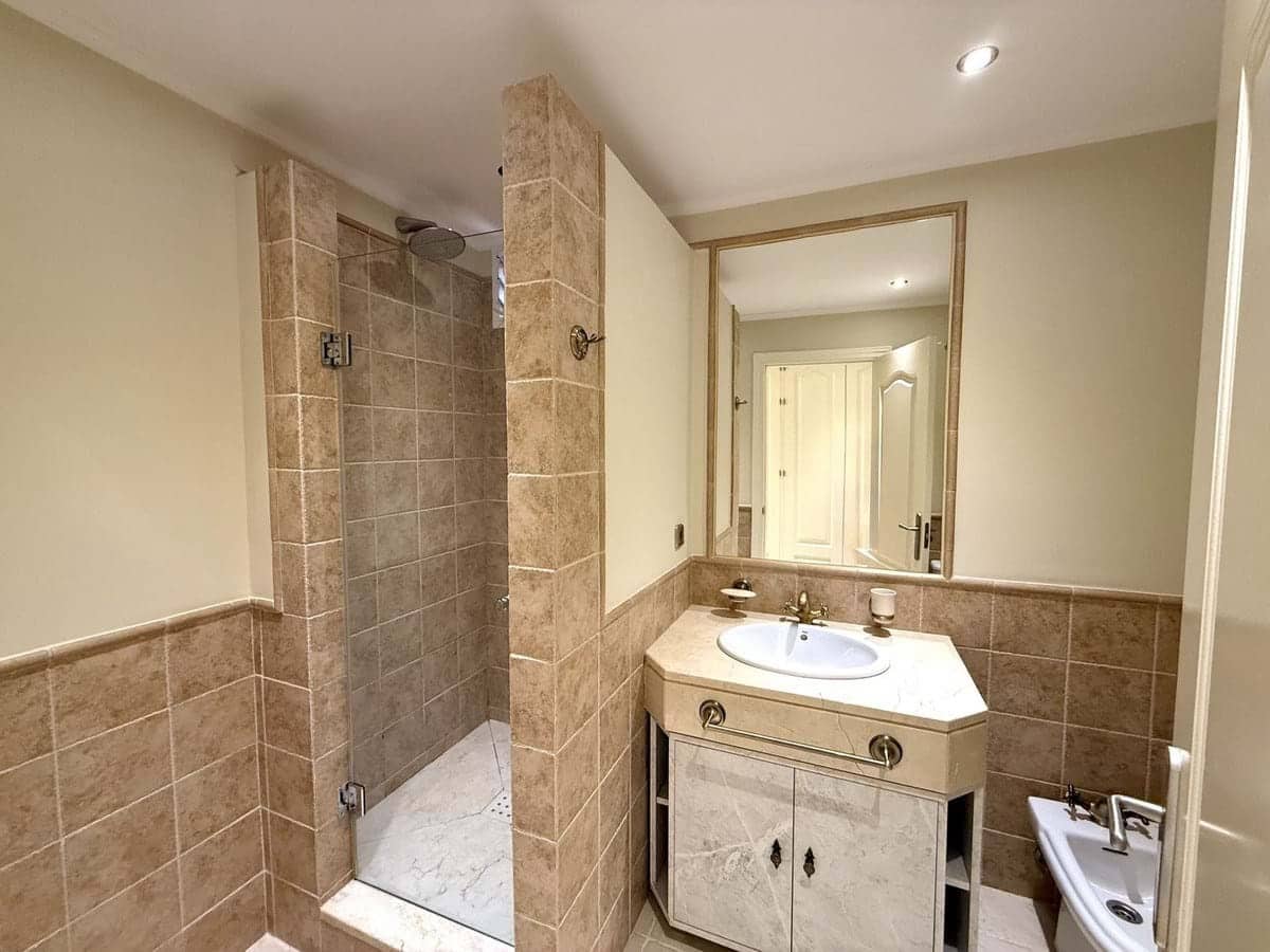 3 bedroom Apartment for sale in Estepona with pool garage - € 745,000 (Ref: 9231292)