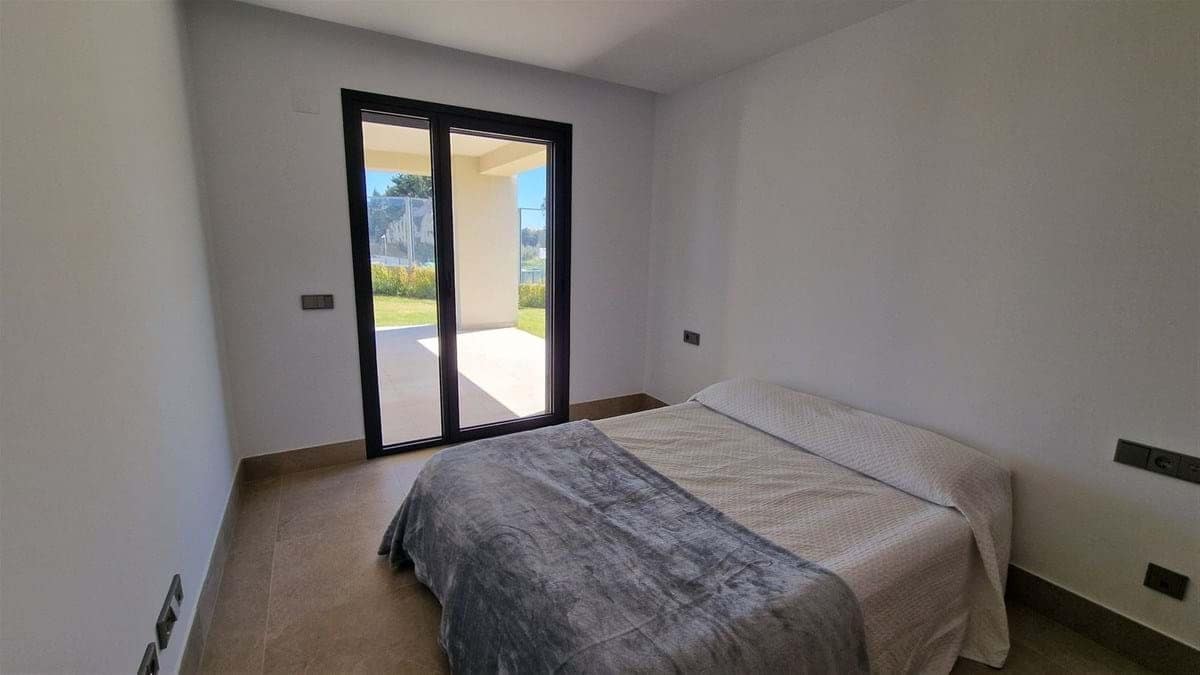 Apartamento de 3 habitaciones en Casares en venta con piscina garaje - 435.000 € (Ref: 9231810)