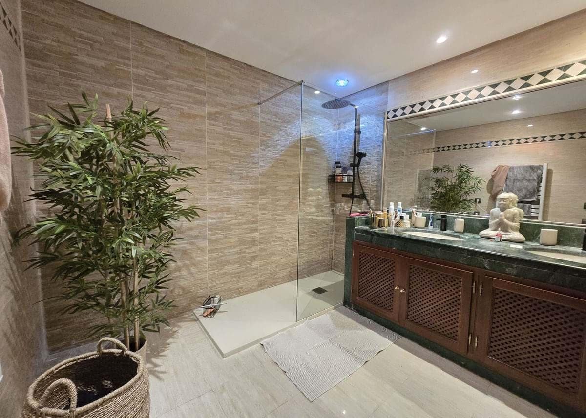 Apartamento de 2 habitaciones en Marbella en venta con piscina garaje - 439.000 € (Ref: 9231944)