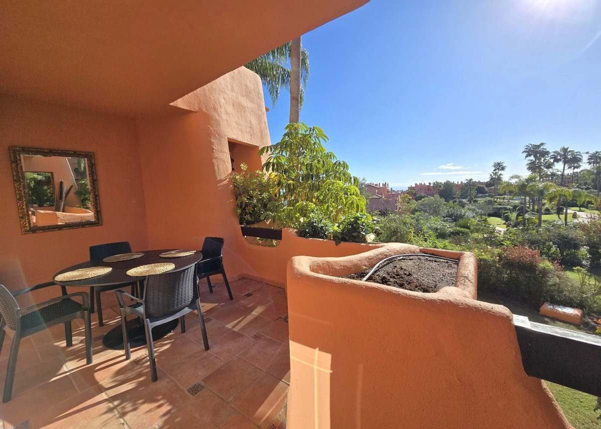 Apartamento de 2 habitaciones en Marbella en venta con piscina garaje - 439.000 € (Ref: 9231944)
