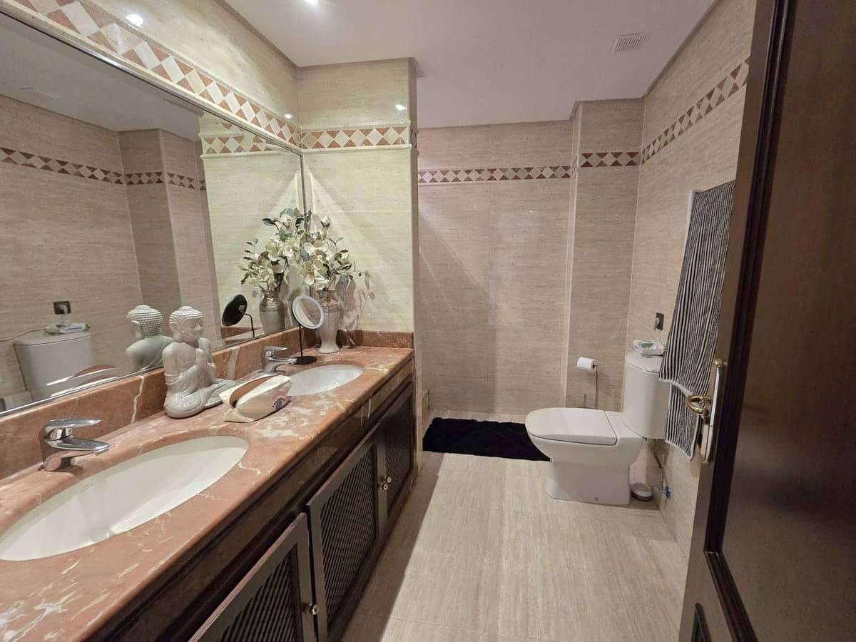 Apartamento de 2 habitaciones en Marbella en venta con piscina garaje - 439.000 € (Ref: 9231944)