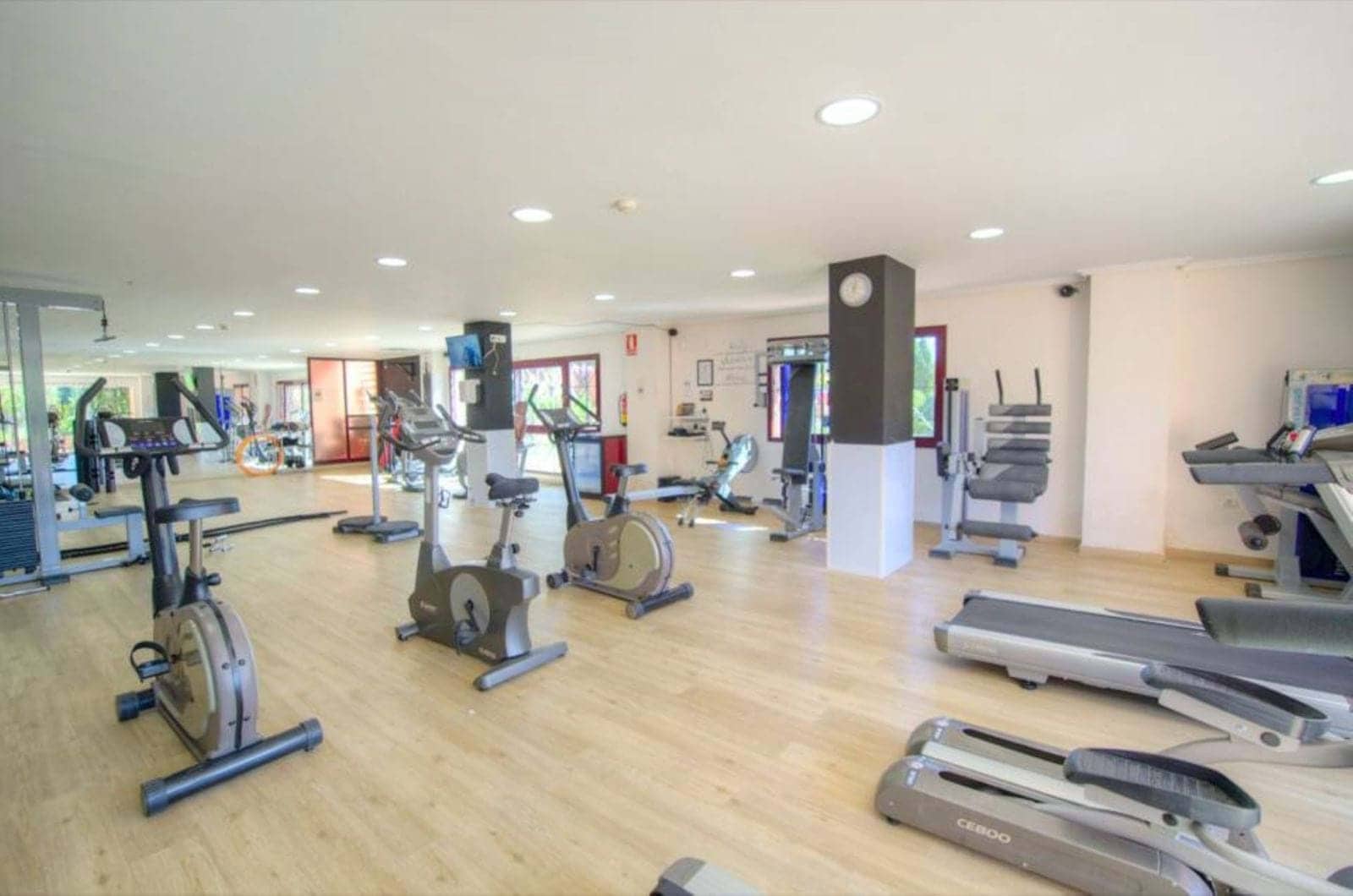 Apartamento de 2 habitaciones en Marbella en venta con piscina garaje - 439.000 € (Ref: 9231944)