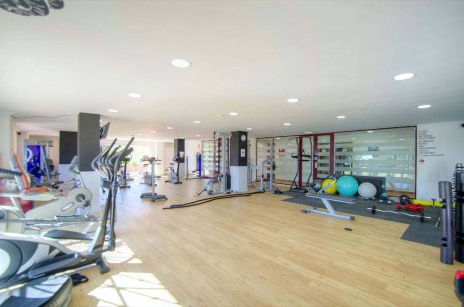 Apartamento de 2 habitaciones en Marbella en venta con piscina garaje - 439.000 € (Ref: 9231944)
