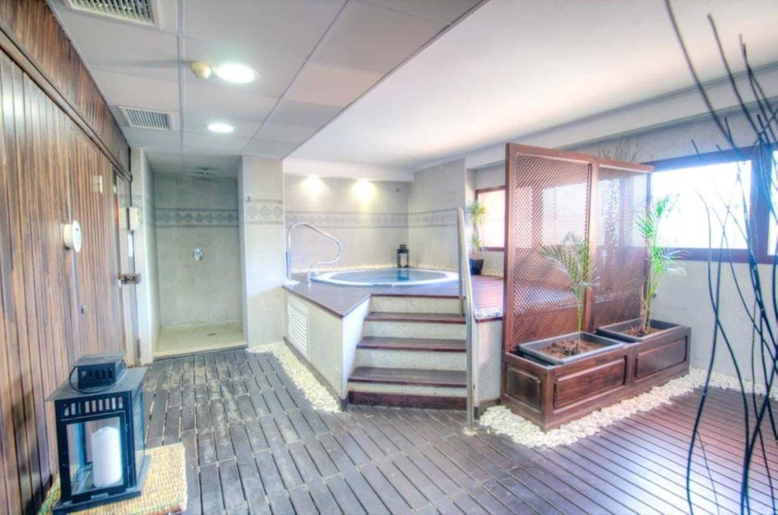 Apartamento de 2 habitaciones en Marbella en venta con piscina garaje - 439.000 € (Ref: 9231944)