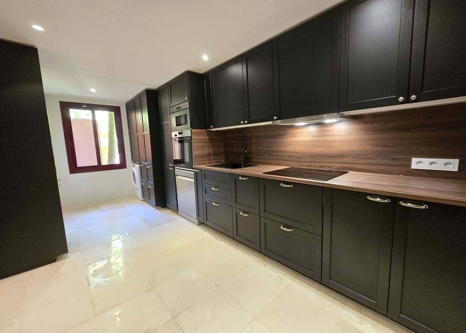 Apartamento de 2 habitaciones en Marbella en venta con piscina garaje - 439.000 € (Ref: 9231944)
