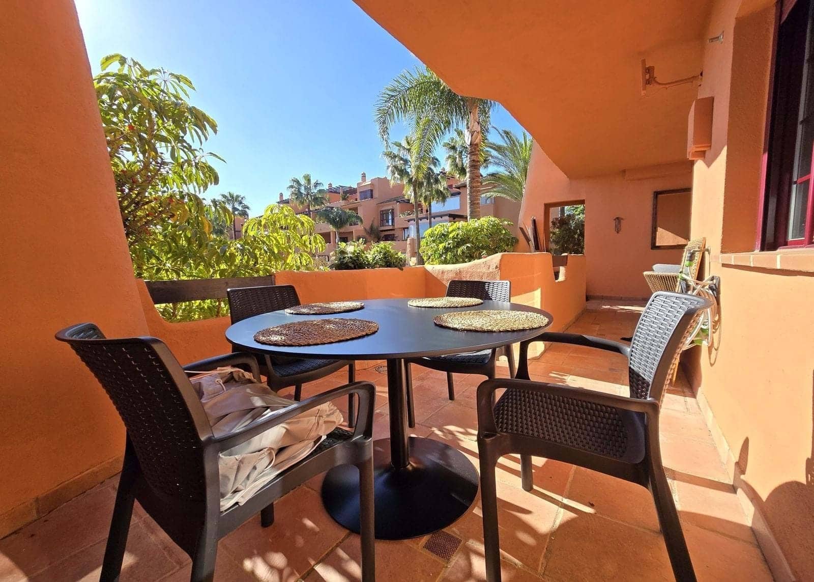 Apartamento de 2 habitaciones en Marbella en venta con piscina garaje - 439.000 € (Ref: 9231944)