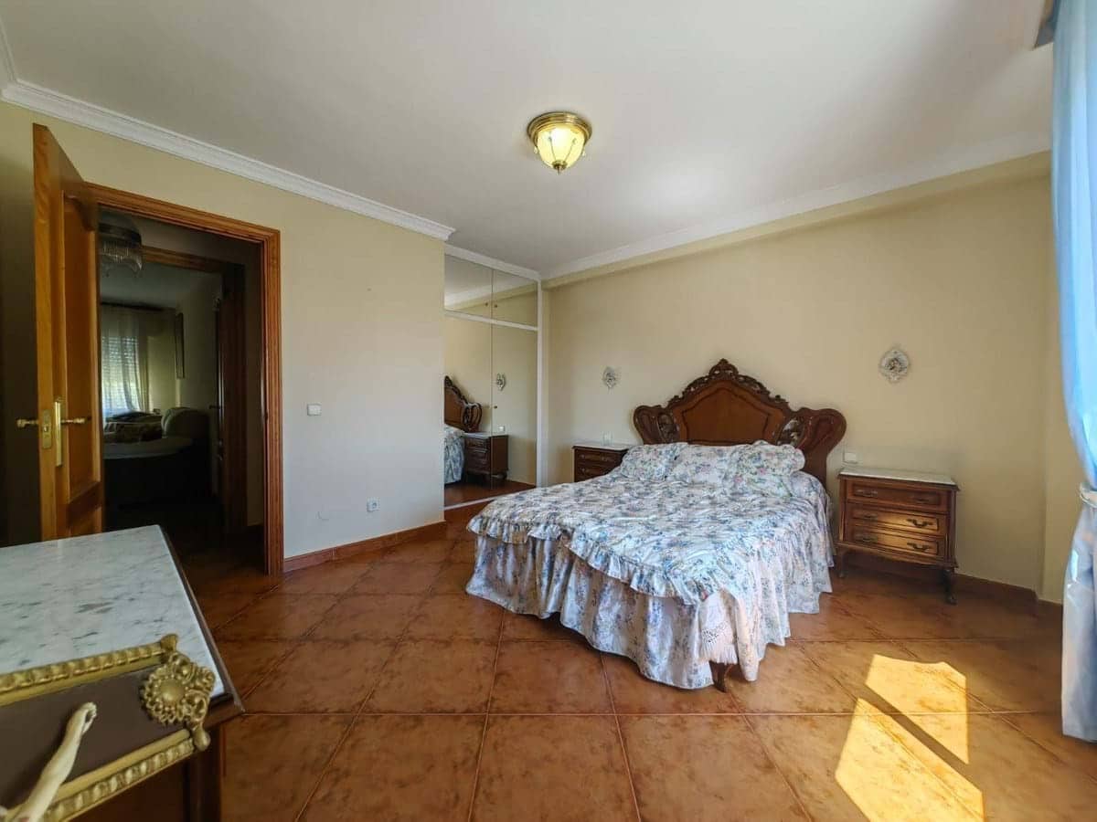 3 bedroom Apartment for sale in Marbella with garage - € 299,000 (Ref: 9237847)