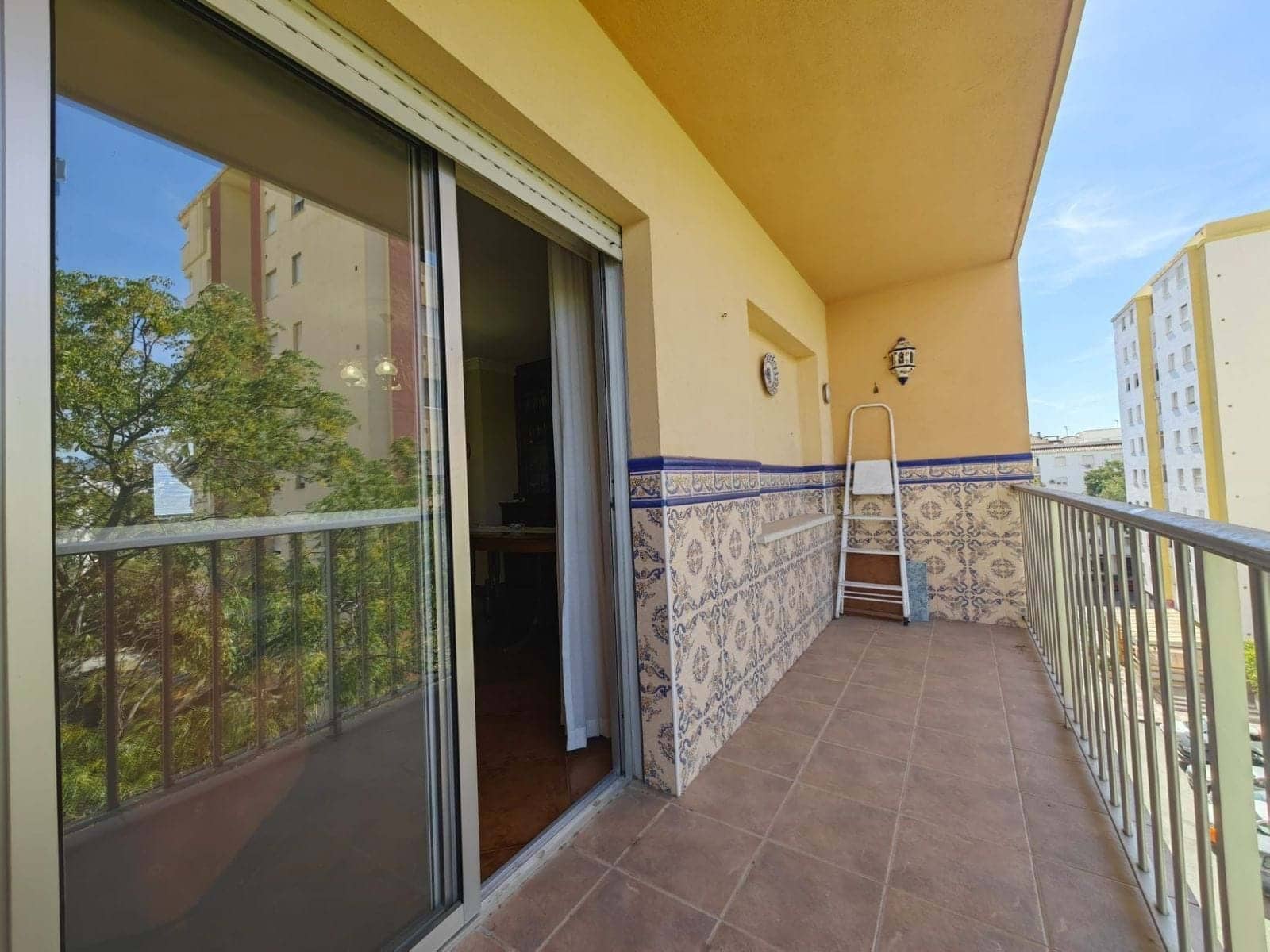 3 bedroom Apartment for sale in Marbella with garage - € 299,000 (Ref: 9237847)