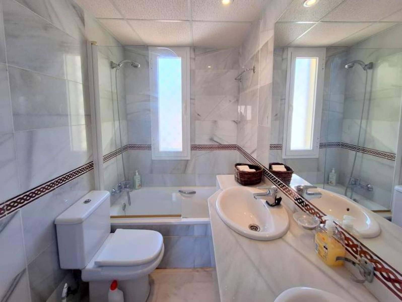 Apartamento de 3 habitaciones en Casares en venta con piscina garaje - 325.000 € (Ref: 9242330)