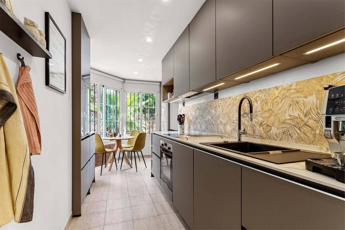 2 bedroom Apartment for sale in Fuengirola with pool garage - € 355,000 (Ref: 9242429)