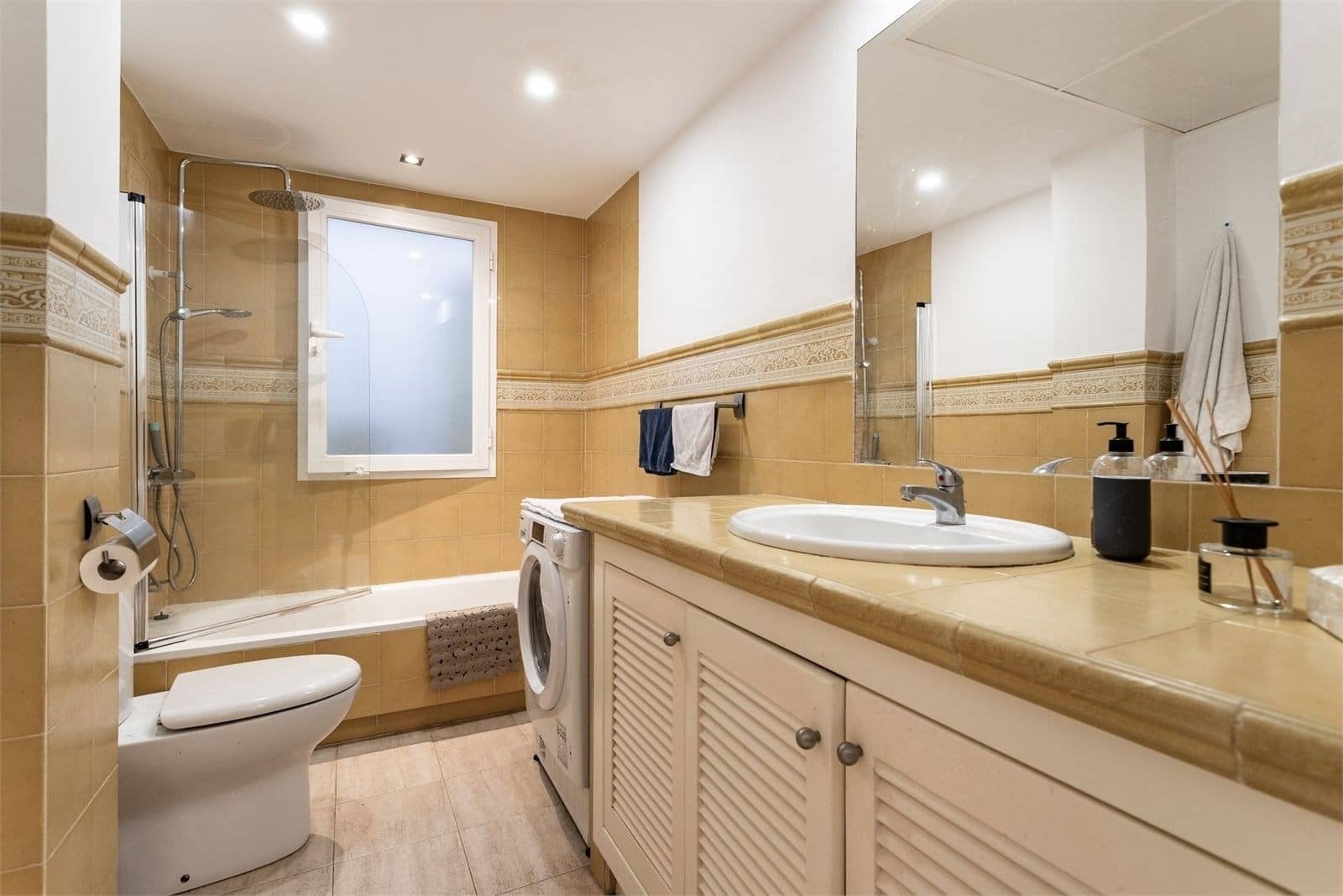 2 bedroom Apartment for sale in Fuengirola with pool garage - € 355,000 (Ref: 9242429)