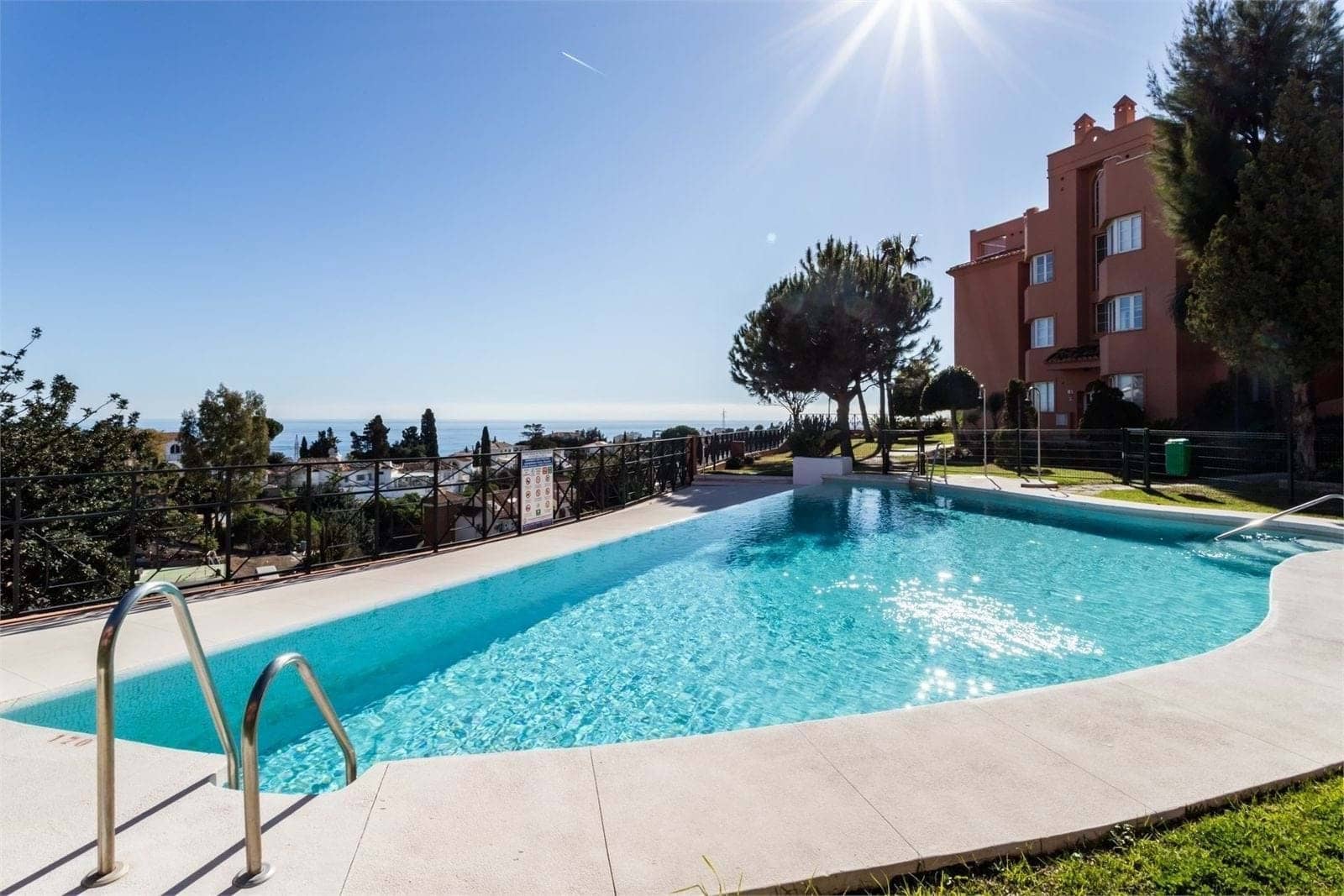 2 bedroom Apartment for sale in Fuengirola with pool garage - € 355,000 (Ref: 9242429)
