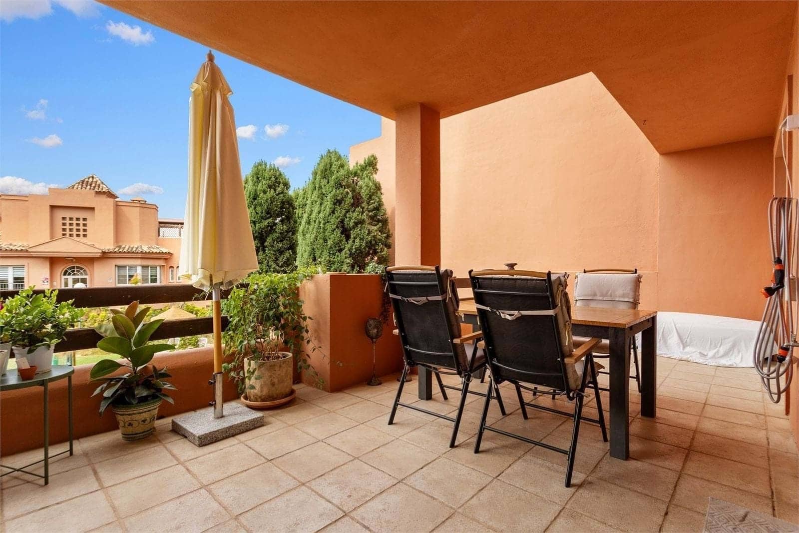 2 bedroom Apartment for sale in Fuengirola with pool garage - € 355,000 (Ref: 9242429)