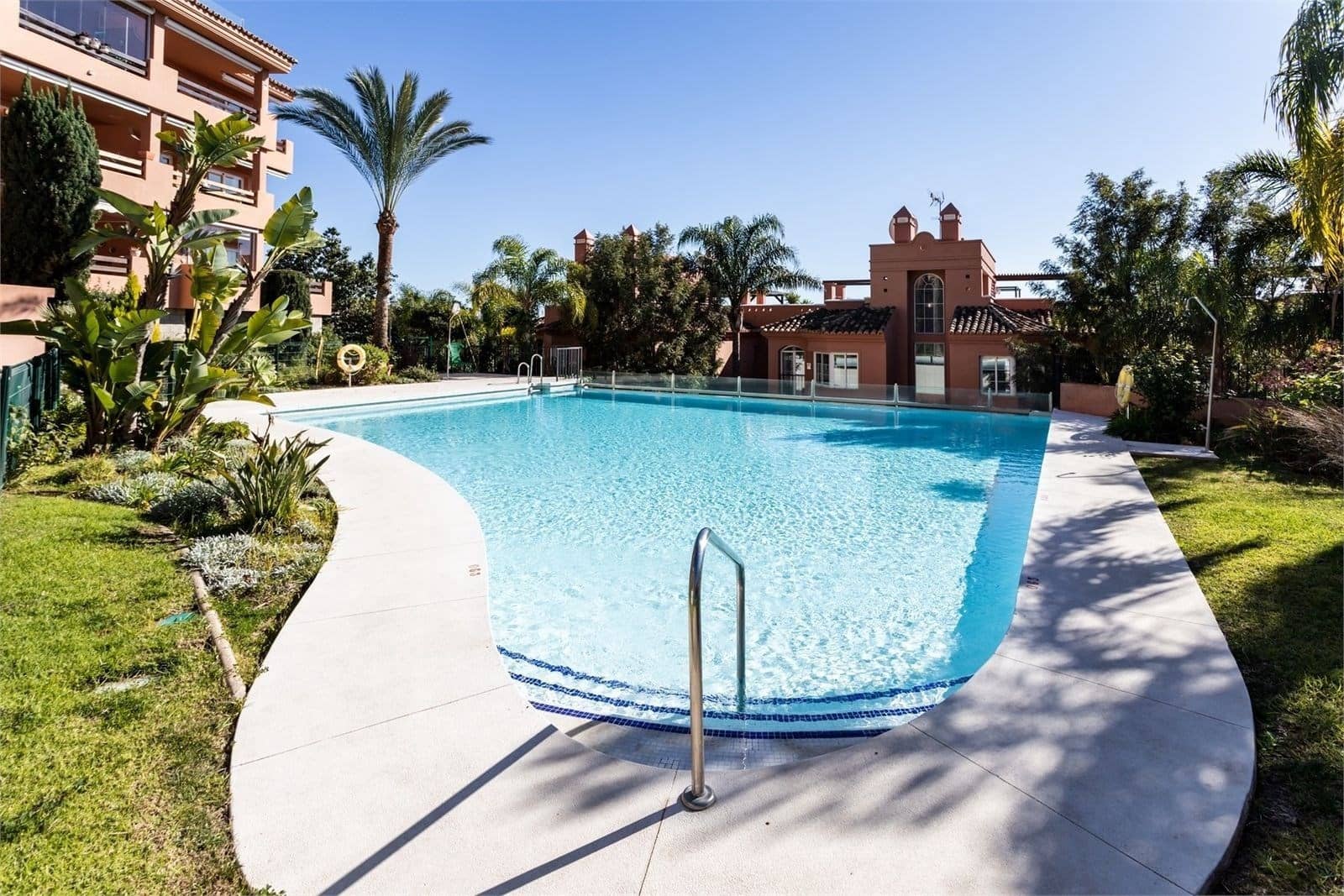 2 bedroom Apartment for sale in Fuengirola with pool garage - € 355,000 (Ref: 9242429)