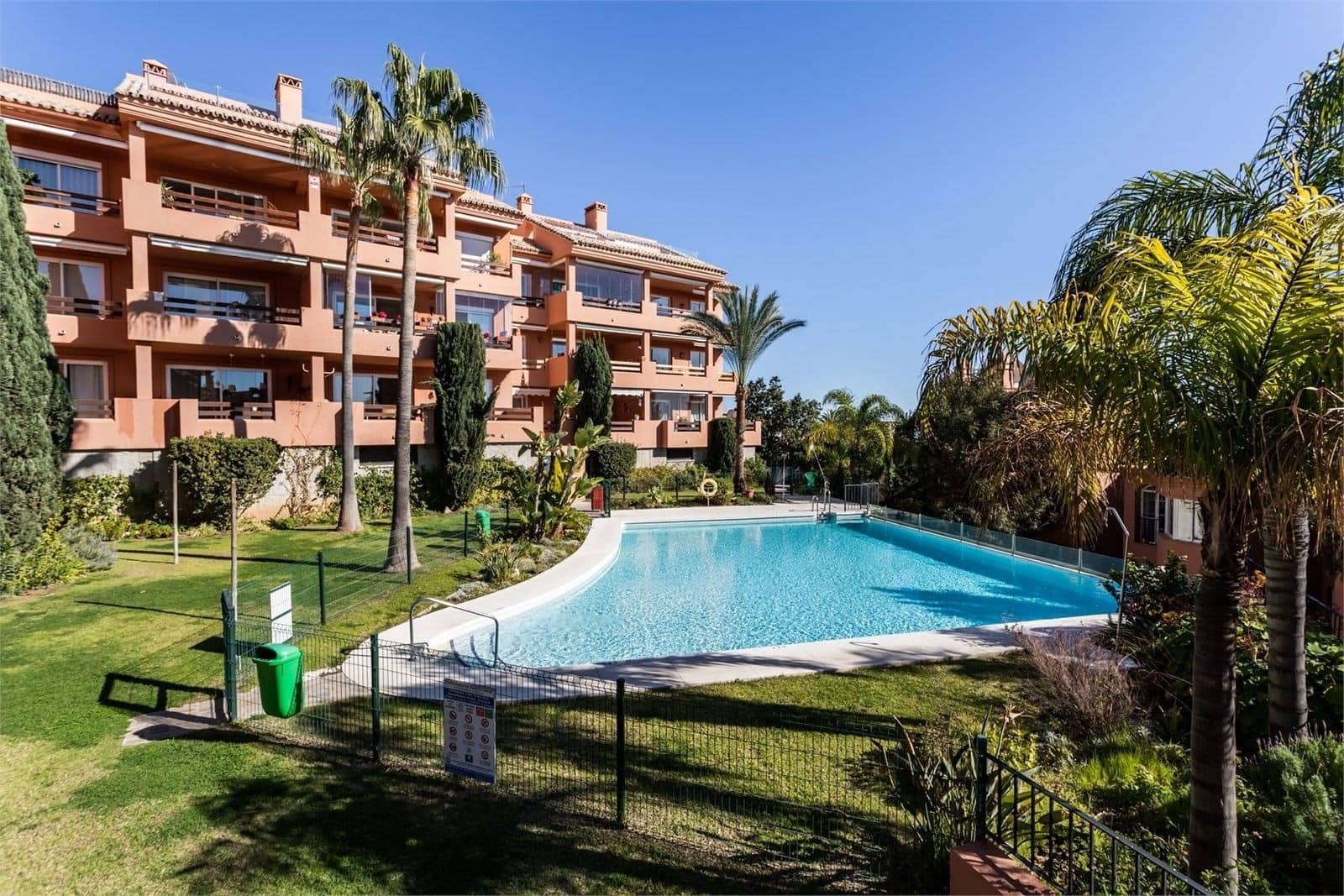 2 bedroom Apartment for sale in Fuengirola with pool garage - € 355,000 (Ref: 9242429)