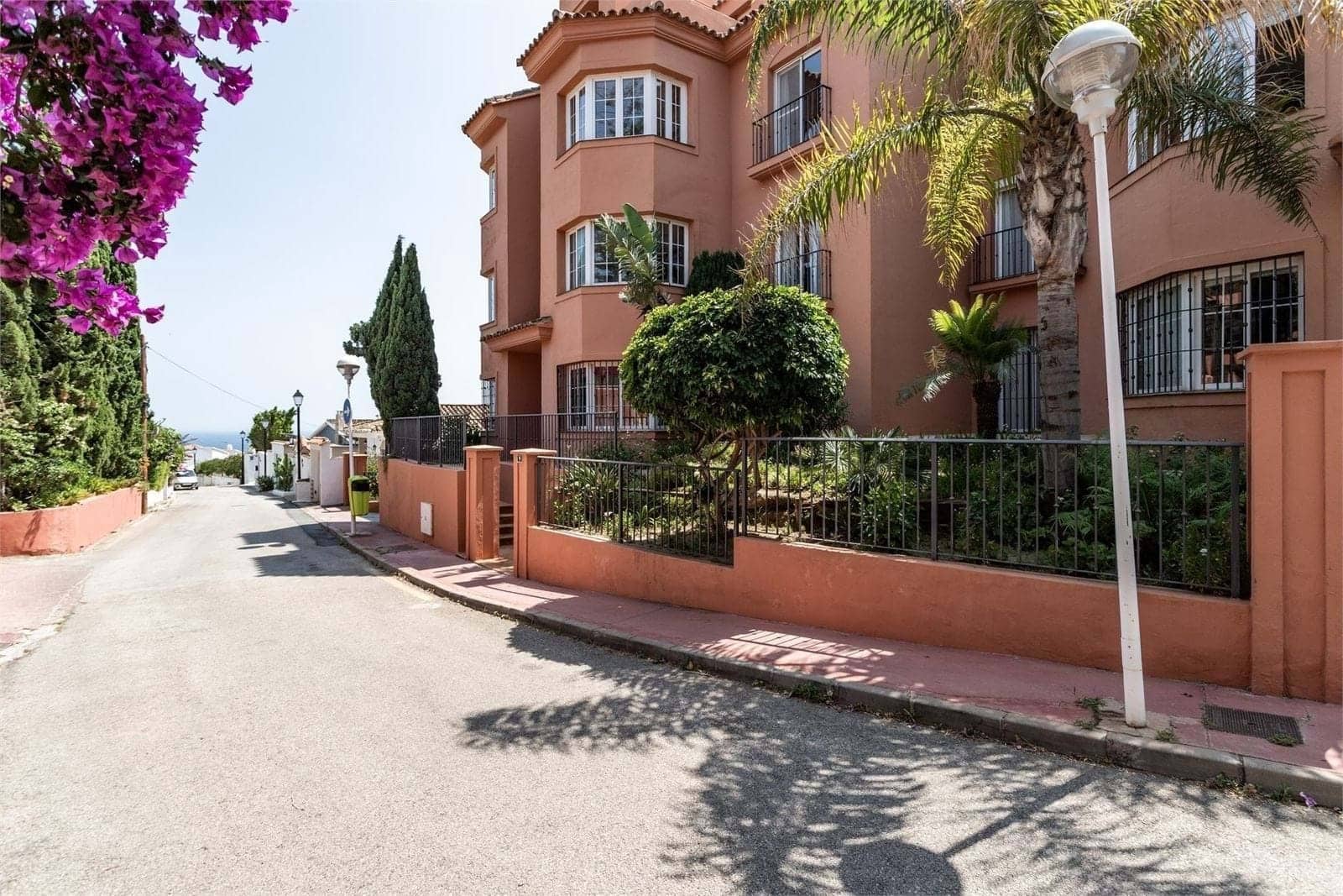 2 bedroom Apartment for sale in Fuengirola with pool garage - € 355,000 (Ref: 9242429)