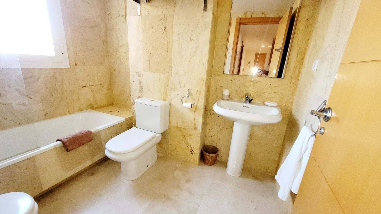 3 bedroom Apartment for sale in Benalmadena with pool garage - € 399,000 (Ref: 9244392)