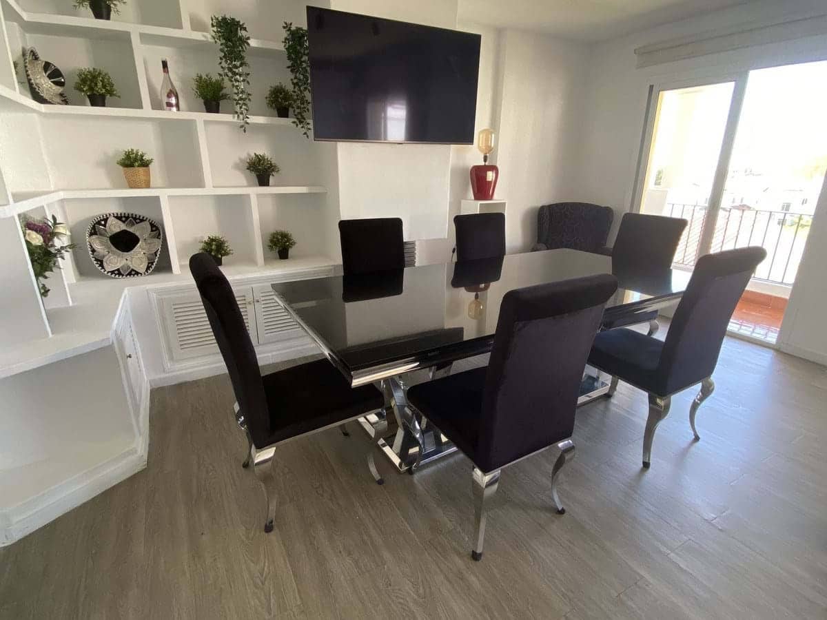 2 bedroom Apartment for sale in Estepona with pool garage - € 320,000 (Ref: 9254250)