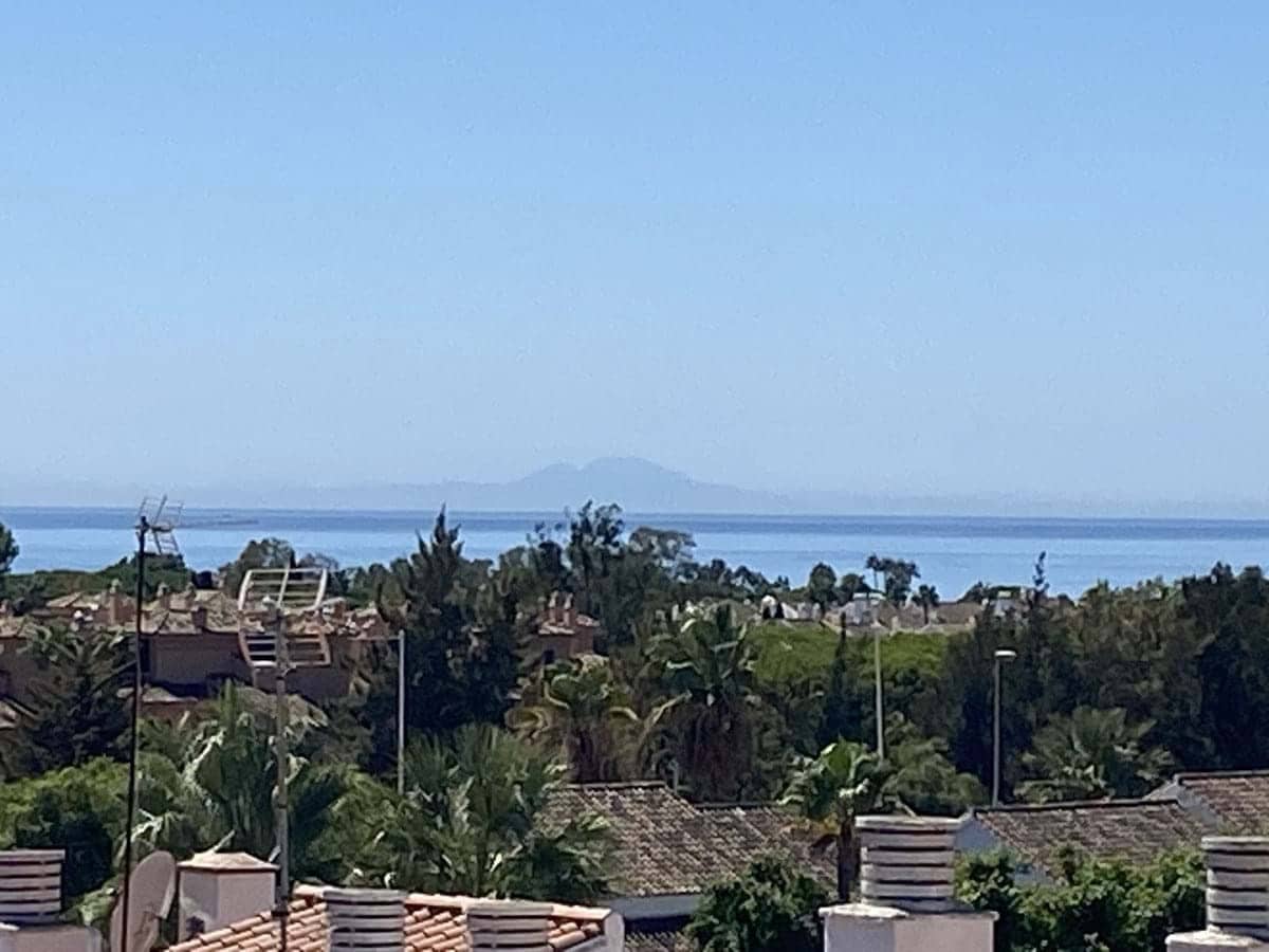 2 bedroom Apartment for sale in Estepona with pool garage - € 320,000 (Ref: 9254250)