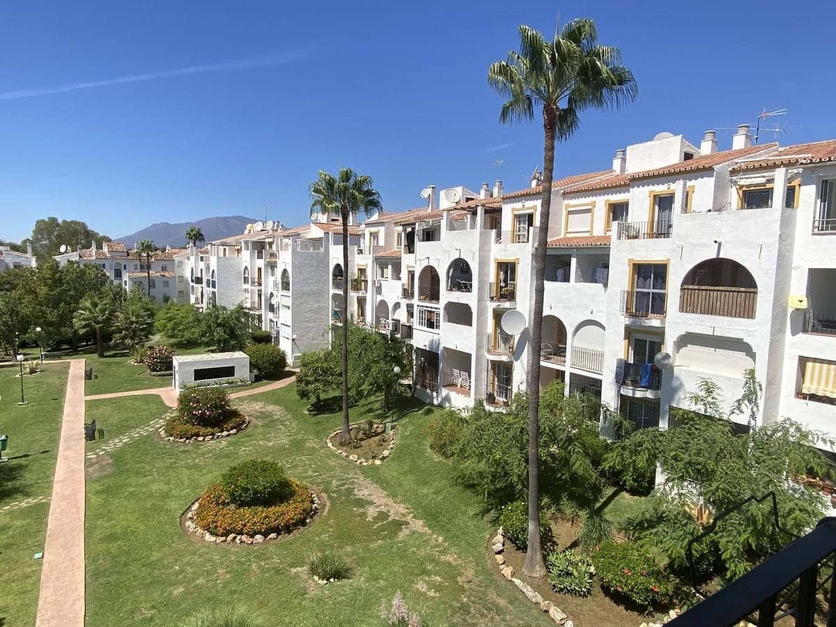 2 bedroom Apartment for sale in Estepona with pool garage - € 320,000 (Ref: 9254250)