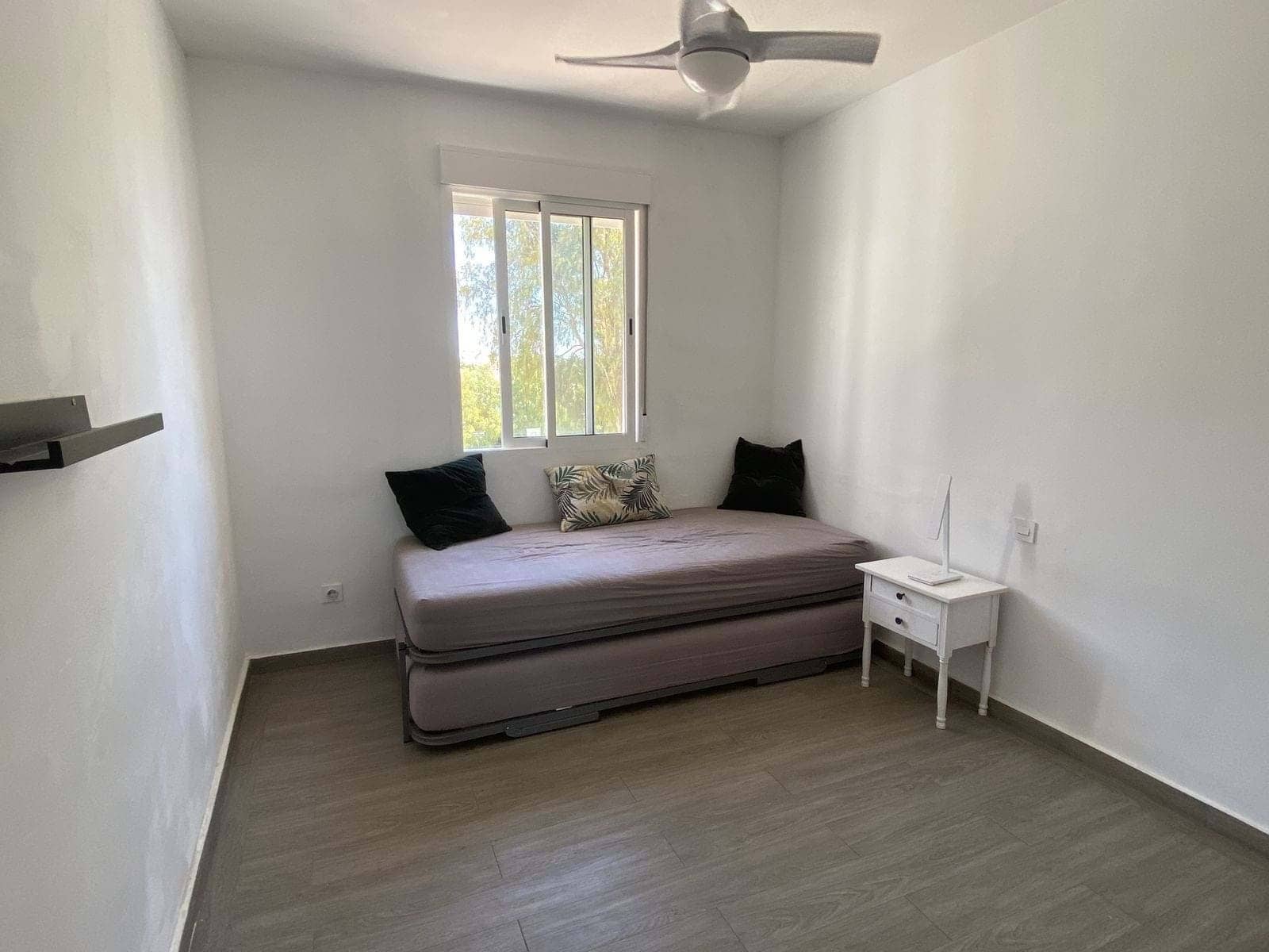 2 bedroom Apartment for sale in Estepona with pool garage - € 320,000 (Ref: 9254250)