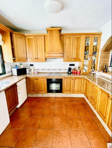 Apartment for sale in Marbella with garage - € 620,000 (Ref: 9256644)